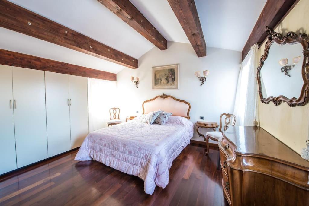 Attic Behind St. Mark's Square Venedig
