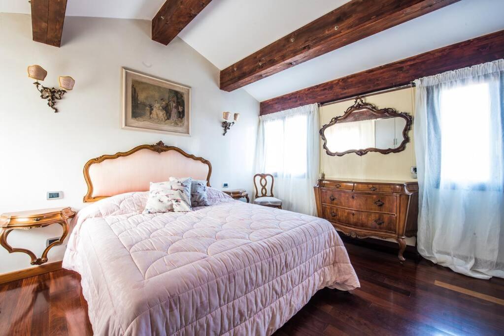 Attic Behind St. Mark's Square Apartment Venedig